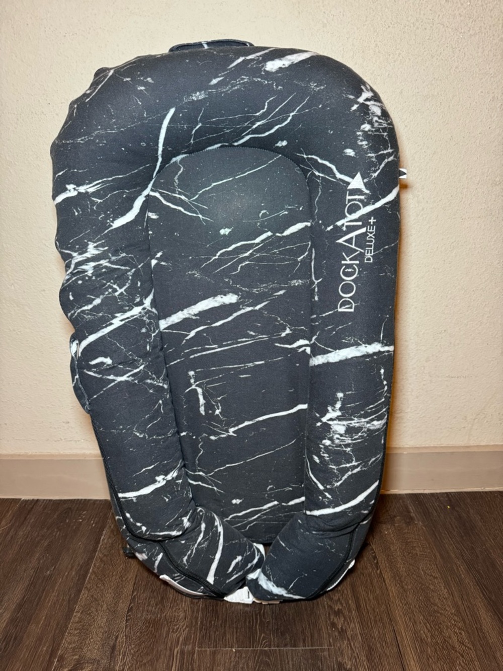 Dockatot Deluxe (Rare) Black Marble